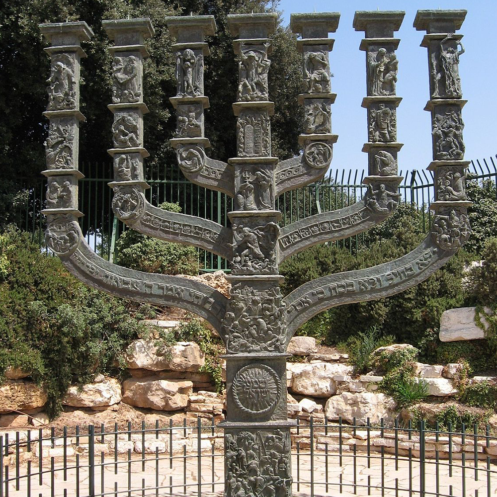 Knesset Menorah / colored